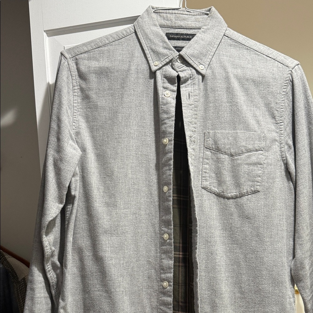 Banana Republic Light Gray Casual Button-Down Shirt